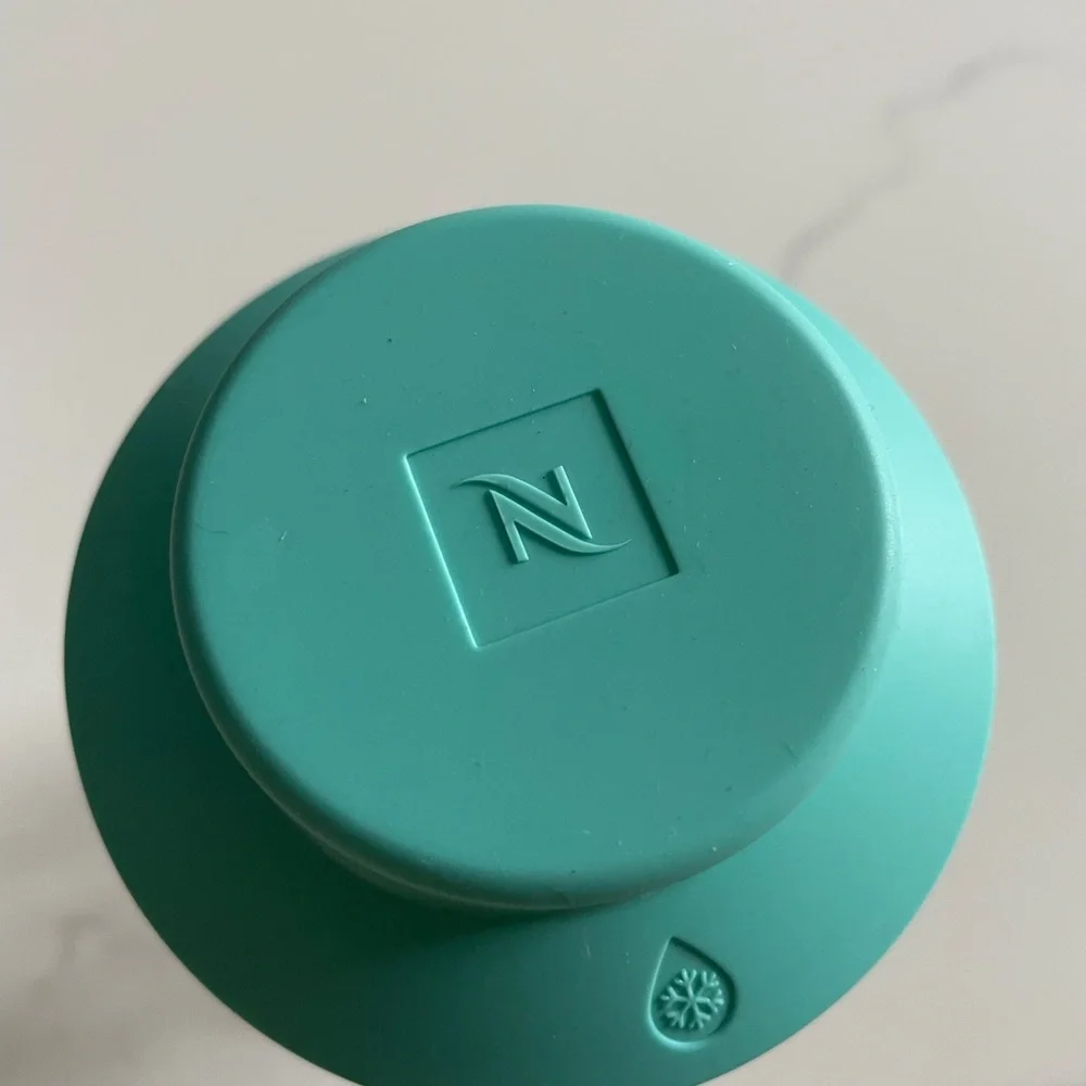 Nespresso glass Shaker with Aqua (silicone) Lid - Picture 2 of 5